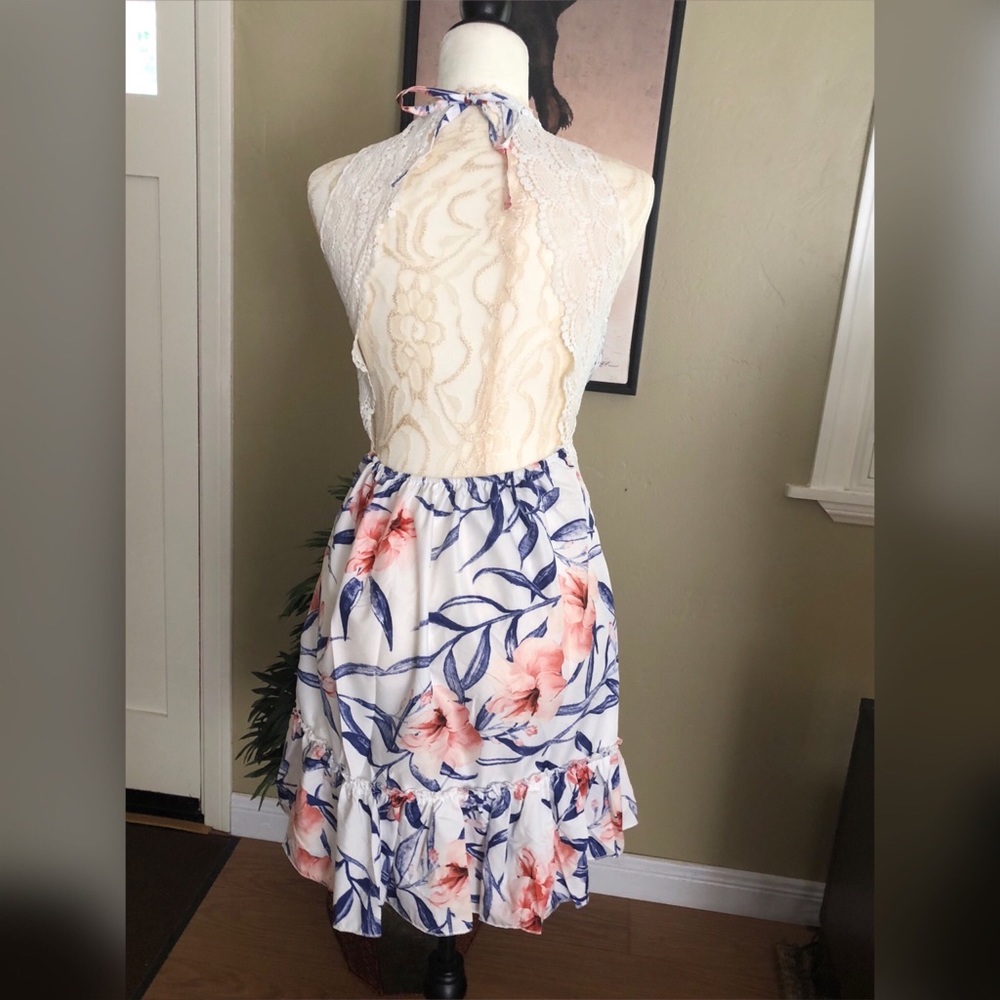 Adorable Lace Floral Sleeveless Summer Mini Dress - Picture 5 of 6